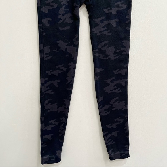 Spanx Look at Me Now Seamless Cropped Leggings Black Gray Camo Size Small - Picture 6 of 14